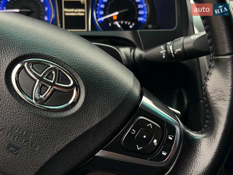 Седан Toyota Camry 2016 в Харкові
