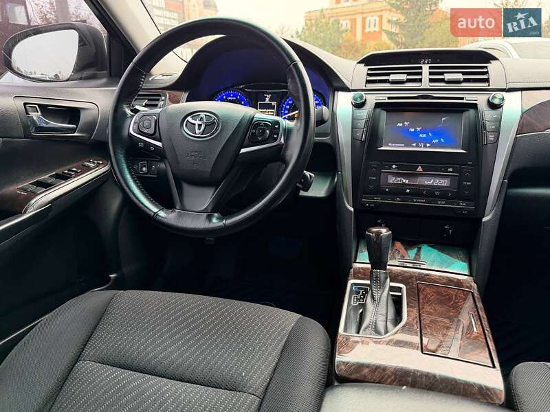 Седан Toyota Camry 2016 в Харкові