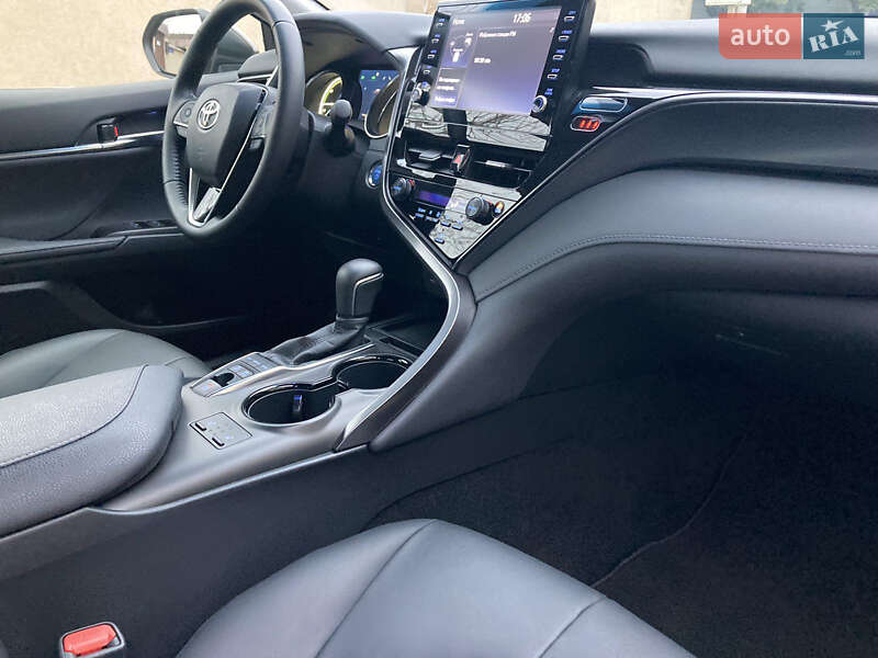 Седан Toyota Camry 2023 в Одессе