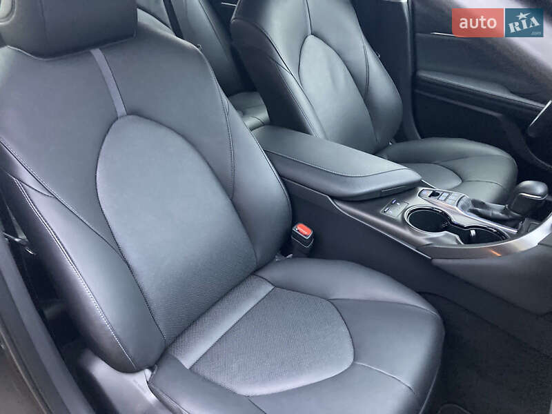 Седан Toyota Camry 2023 в Одессе