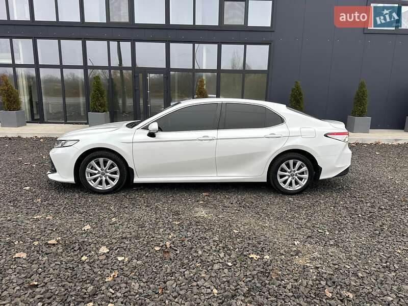 Седан Toyota Camry 2020 в Луцьку