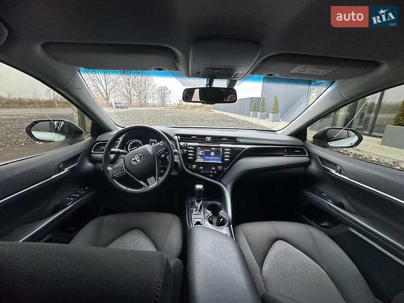 Седан Toyota Camry 2020 в Луцьку