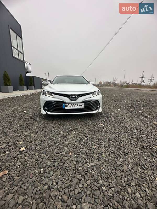 Седан Toyota Camry 2020 в Луцьку