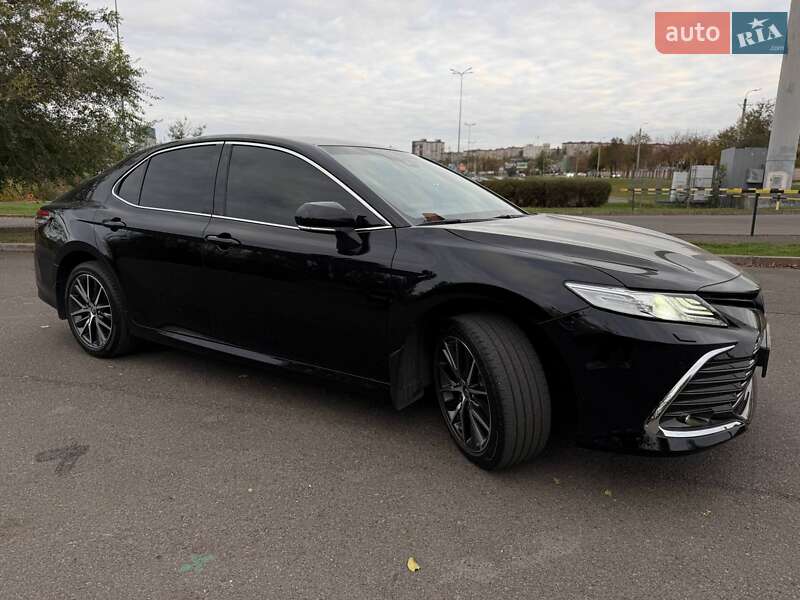 Седан Toyota Camry 2021 в Кривом Роге