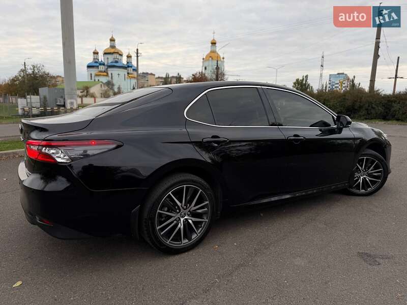 Седан Toyota Camry 2021 в Кривом Роге