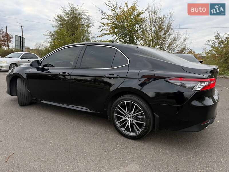 Седан Toyota Camry 2021 в Кривом Роге