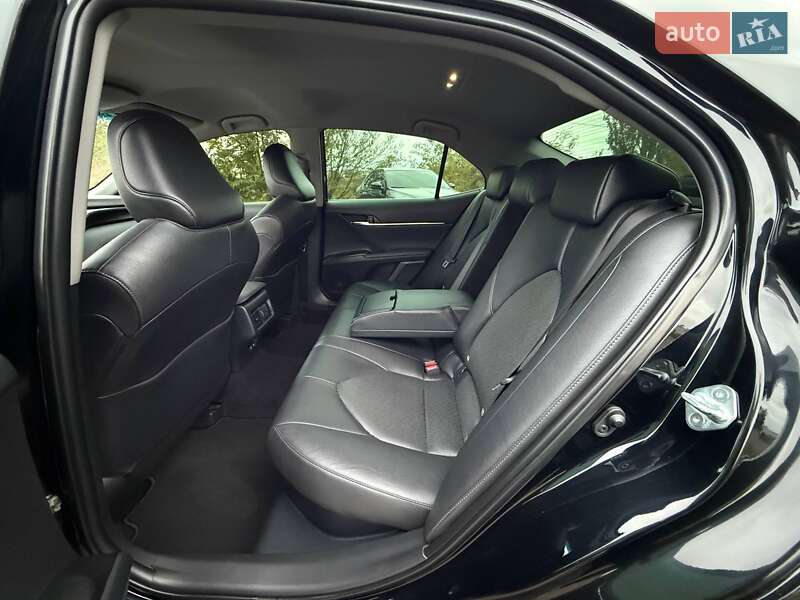 Седан Toyota Camry 2021 в Кривом Роге