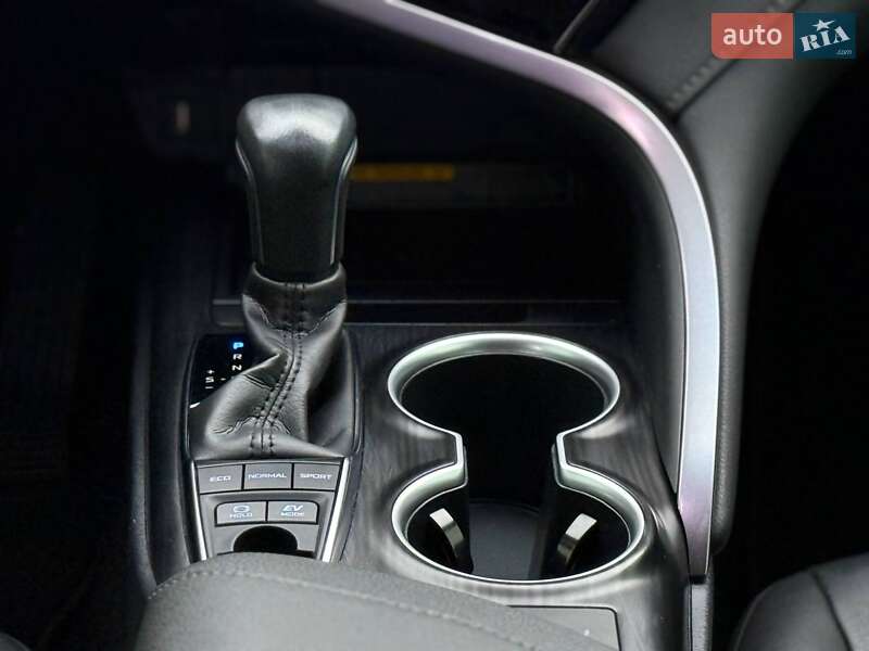 Седан Toyota Camry 2021 в Кривом Роге