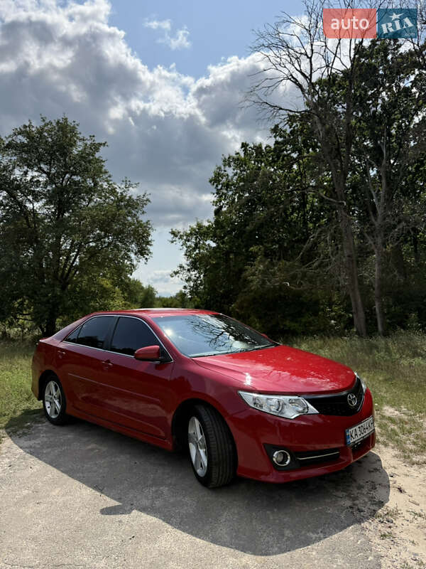 Седан Toyota Camry 2013 в Киеве