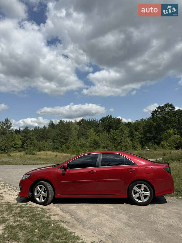 Седан Toyota Camry 2013 в Киеве