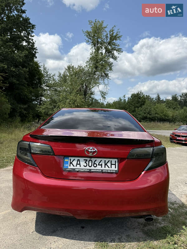 Седан Toyota Camry 2013 в Киеве