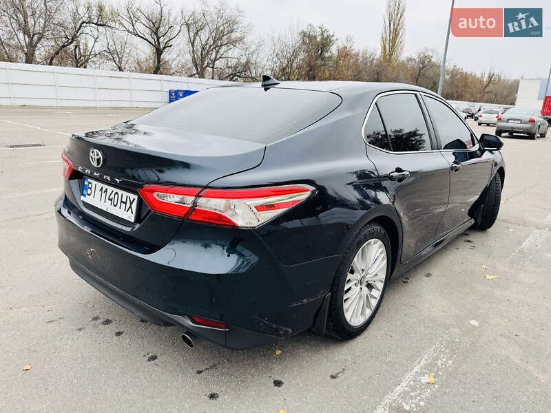 Седан Toyota Camry 2019 в Кременчуге