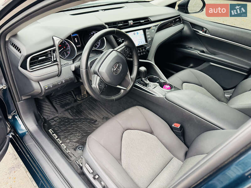 Седан Toyota Camry 2019 в Кременчуге