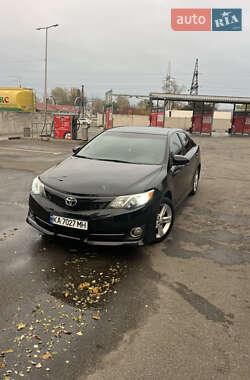 Седан Toyota Camry 2014 в Києві