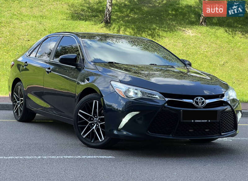 Седан Toyota Camry 2015 в Днепре