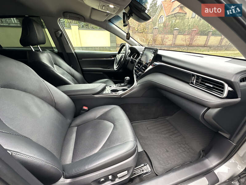 Седан Toyota Camry 2022 в Черкассах