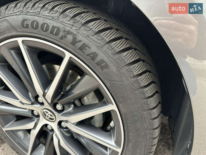 Седан Toyota Camry 2022 в Черкассах