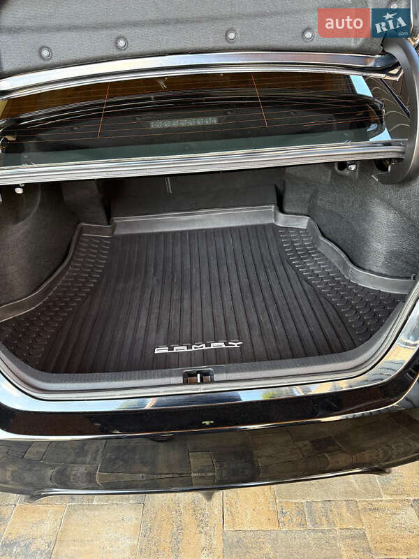 Седан Toyota Camry 2018 в Львове