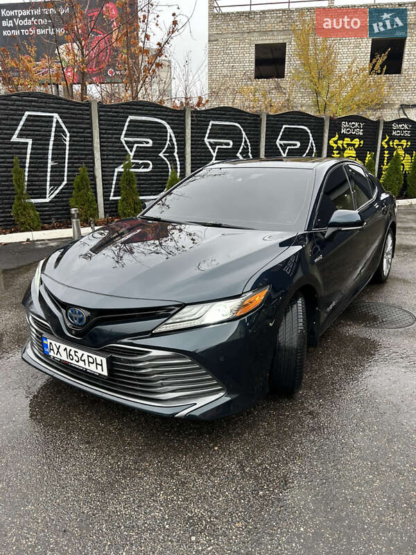 Седан Toyota Camry 2018 в Харкові
