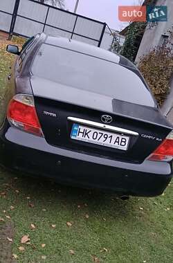 Седан Toyota Camry 2005 в Дубні