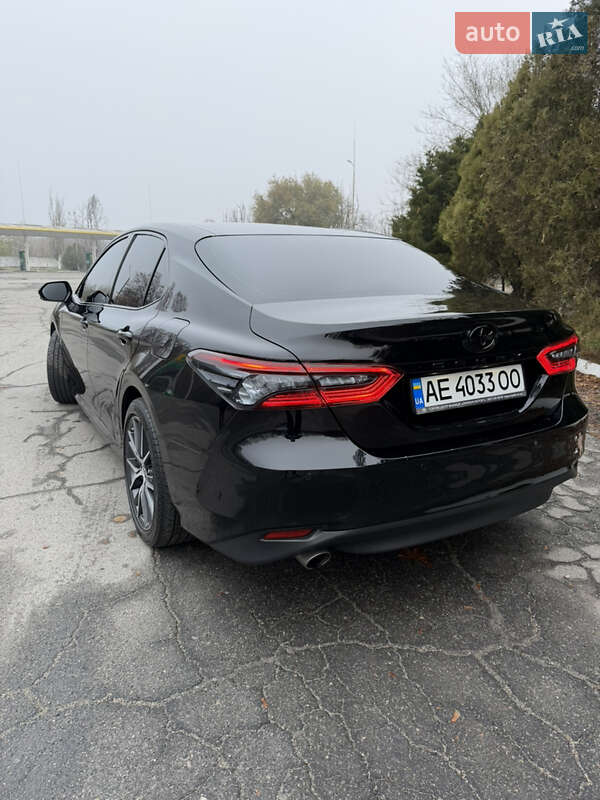 Седан Toyota Camry 2022 в Днепре