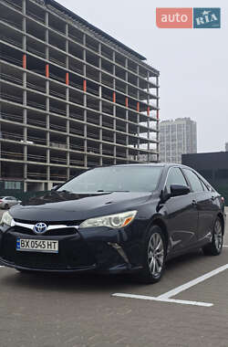 Седан Toyota Camry 2016 в Киеве
