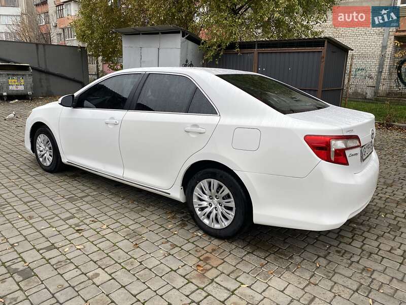 Седан Toyota Camry 2013 в Запорожье