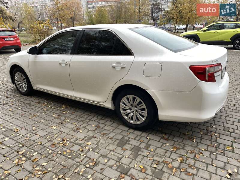 Седан Toyota Camry 2013 в Запорожье