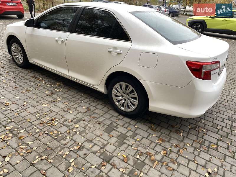 Седан Toyota Camry 2013 в Запорожье