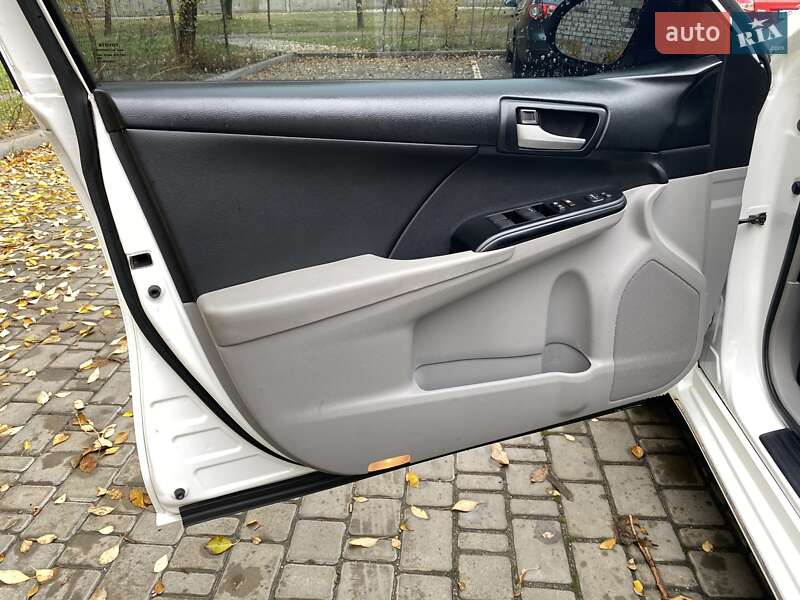 Седан Toyota Camry 2013 в Запорожье