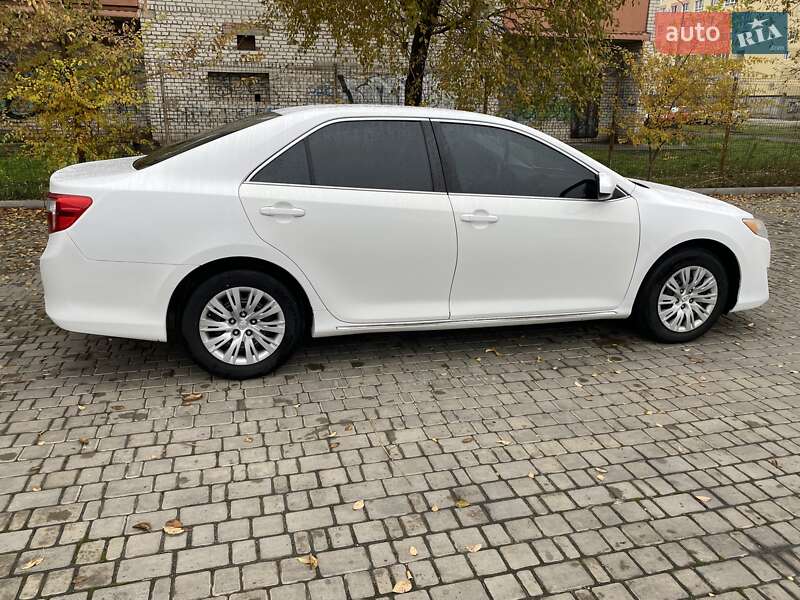 Седан Toyota Camry 2013 в Запорожье