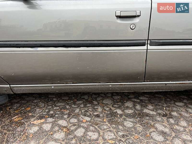 Седан Toyota Camry 1986 в Каменском