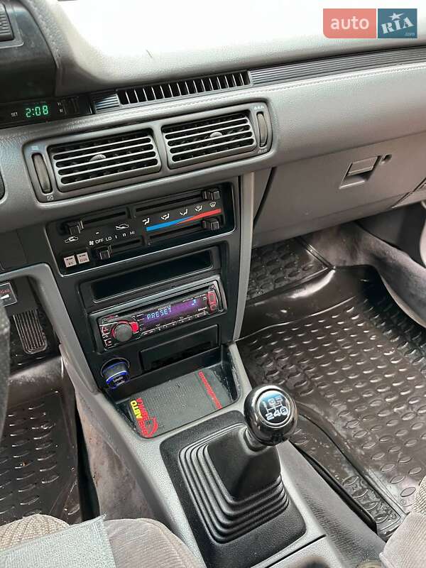 Седан Toyota Camry 1986 в Каменском