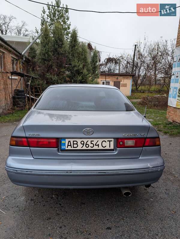 Седан Toyota Camry 1997 в Жмеринке