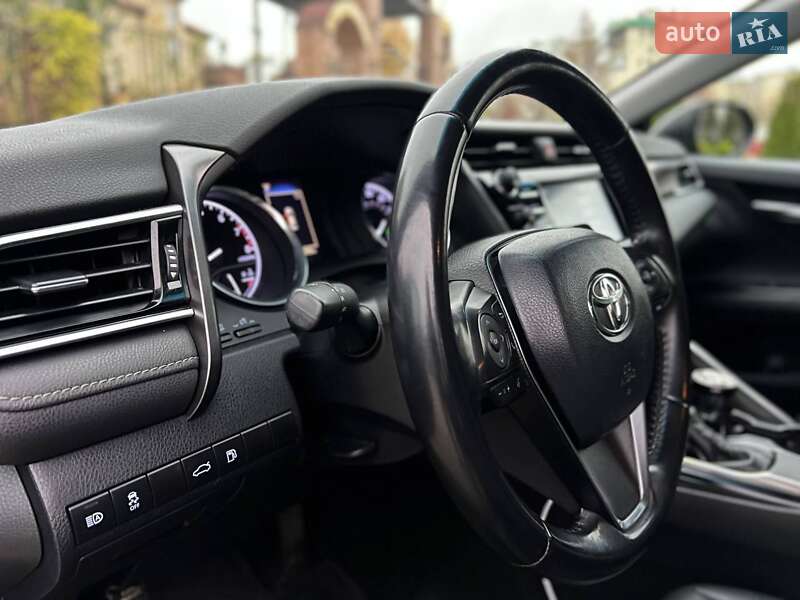 Седан Toyota Camry 2018 в Одессе