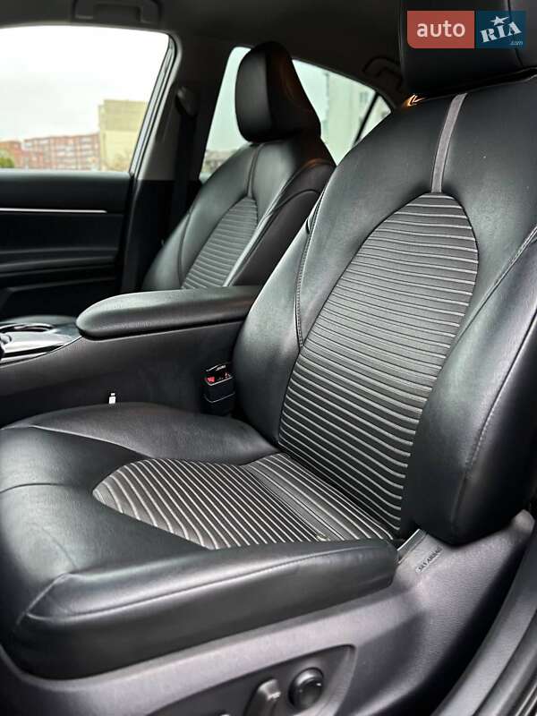 Седан Toyota Camry 2018 в Одессе