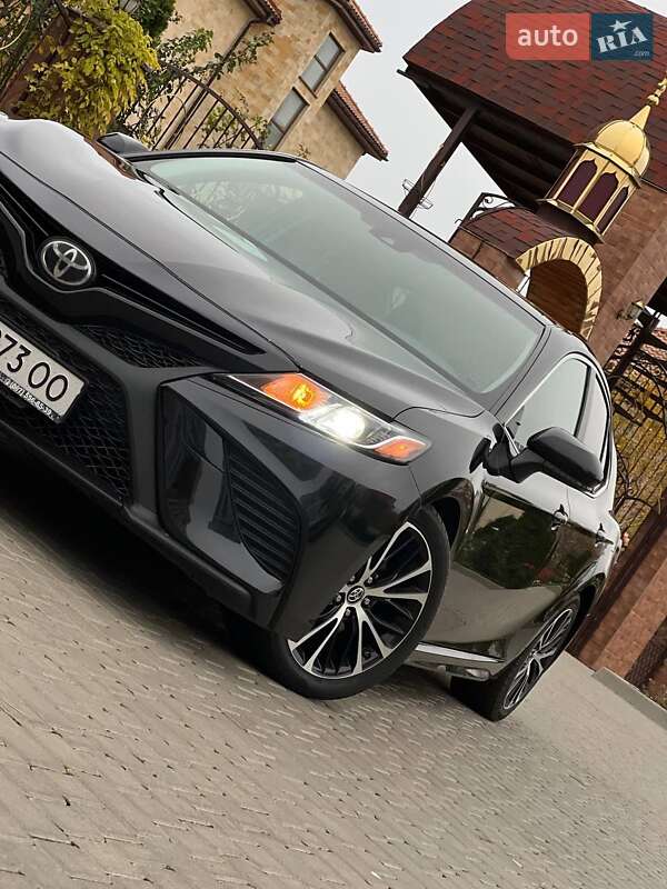 Седан Toyota Camry 2018 в Одессе