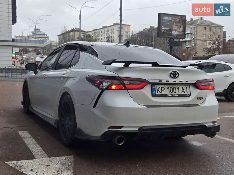 Седан Toyota Camry 2021 в Киеве