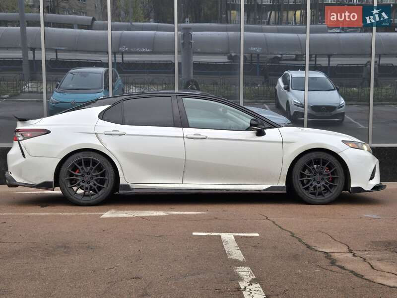 Седан Toyota Camry 2021 в Киеве