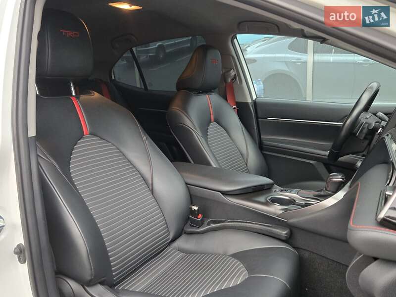 Седан Toyota Camry 2021 в Киеве