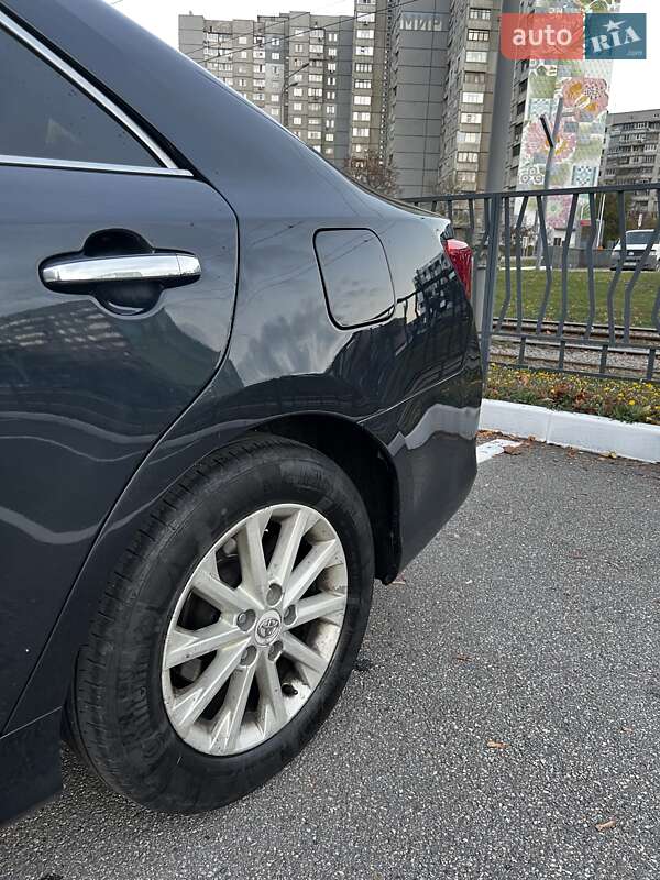 Седан Toyota Camry 2011 в Харькове