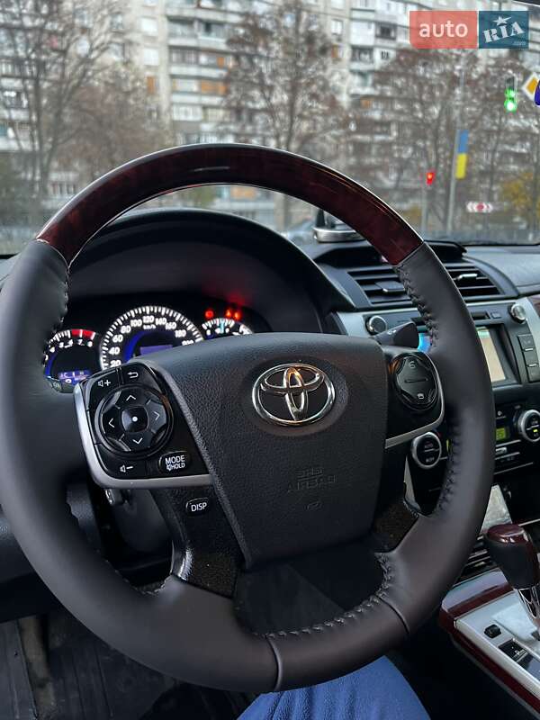 Седан Toyota Camry 2011 в Харькове
