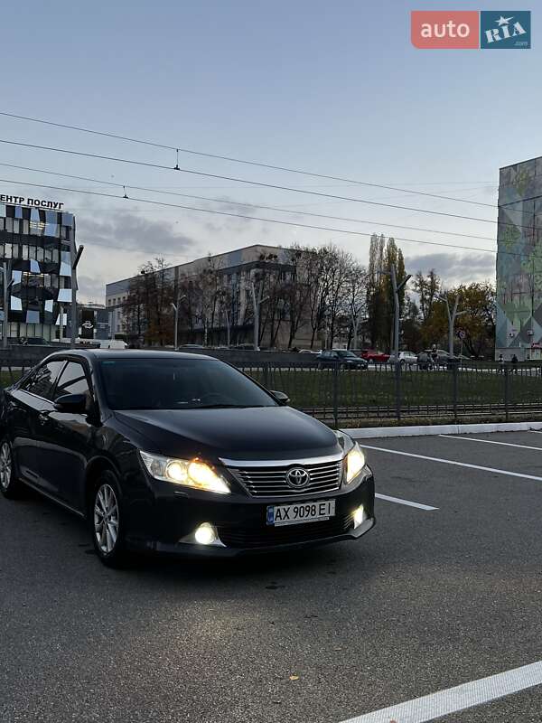 Седан Toyota Camry 2011 в Харькове