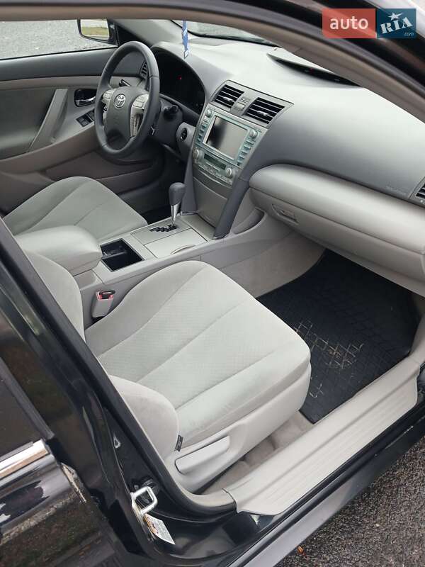Седан Toyota Camry 2009 в Овруче