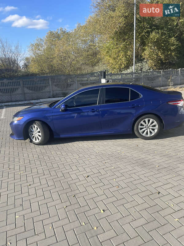 Седан Toyota Camry 2017 в Запорожье