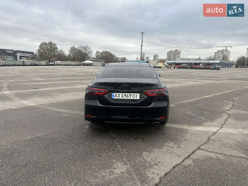 Седан Toyota Camry 2018 в Харькове
