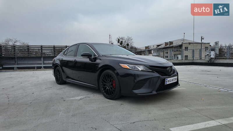 Седан Toyota Camry 2019 в Киеве