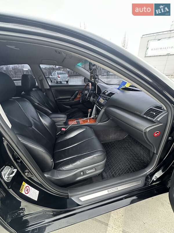 Седан Toyota Camry 2008 в Киеве