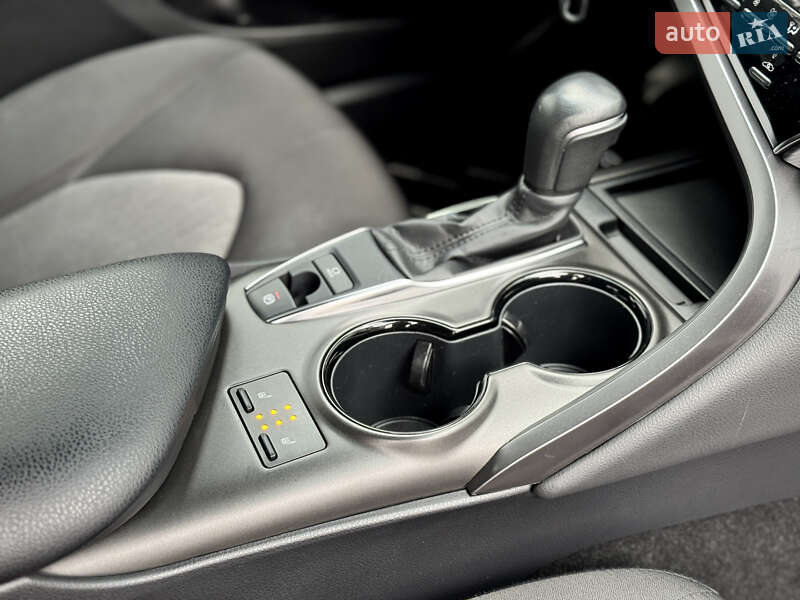 Седан Toyota Camry 2022 в Киеве фото 32 Седан Toyota Camry 2022 в Киеве