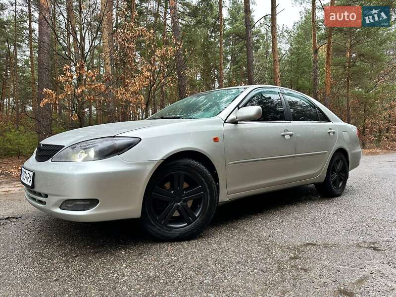 Седан Toyota Camry 2002 в Киеве